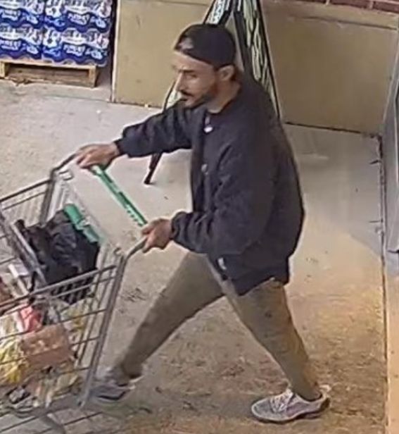 APD Detectives Search for a Suspect in Connection to Shoplifting