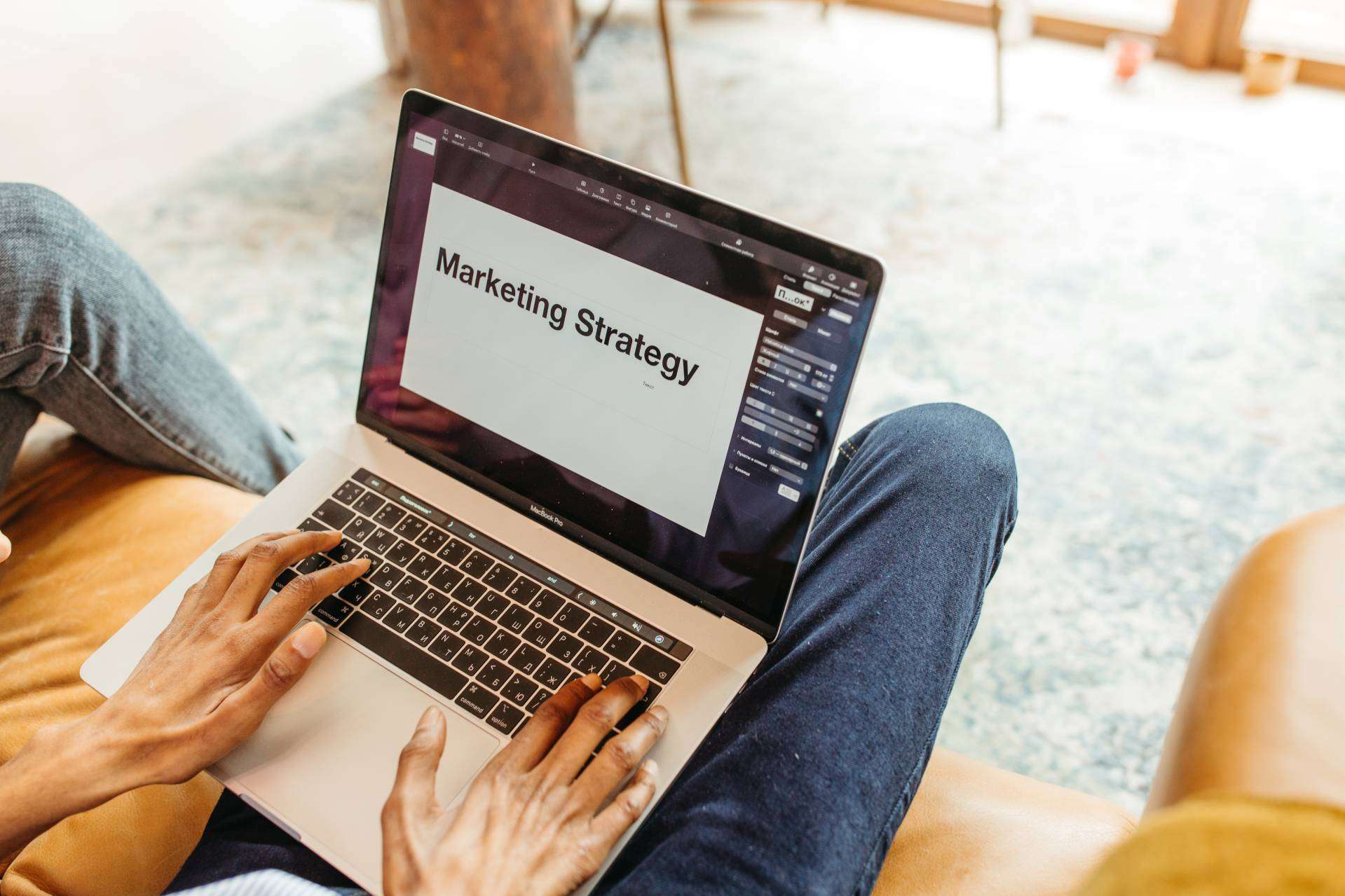 How Knowee's Digital Business Cards Can Enhance A Marketing Strategy
