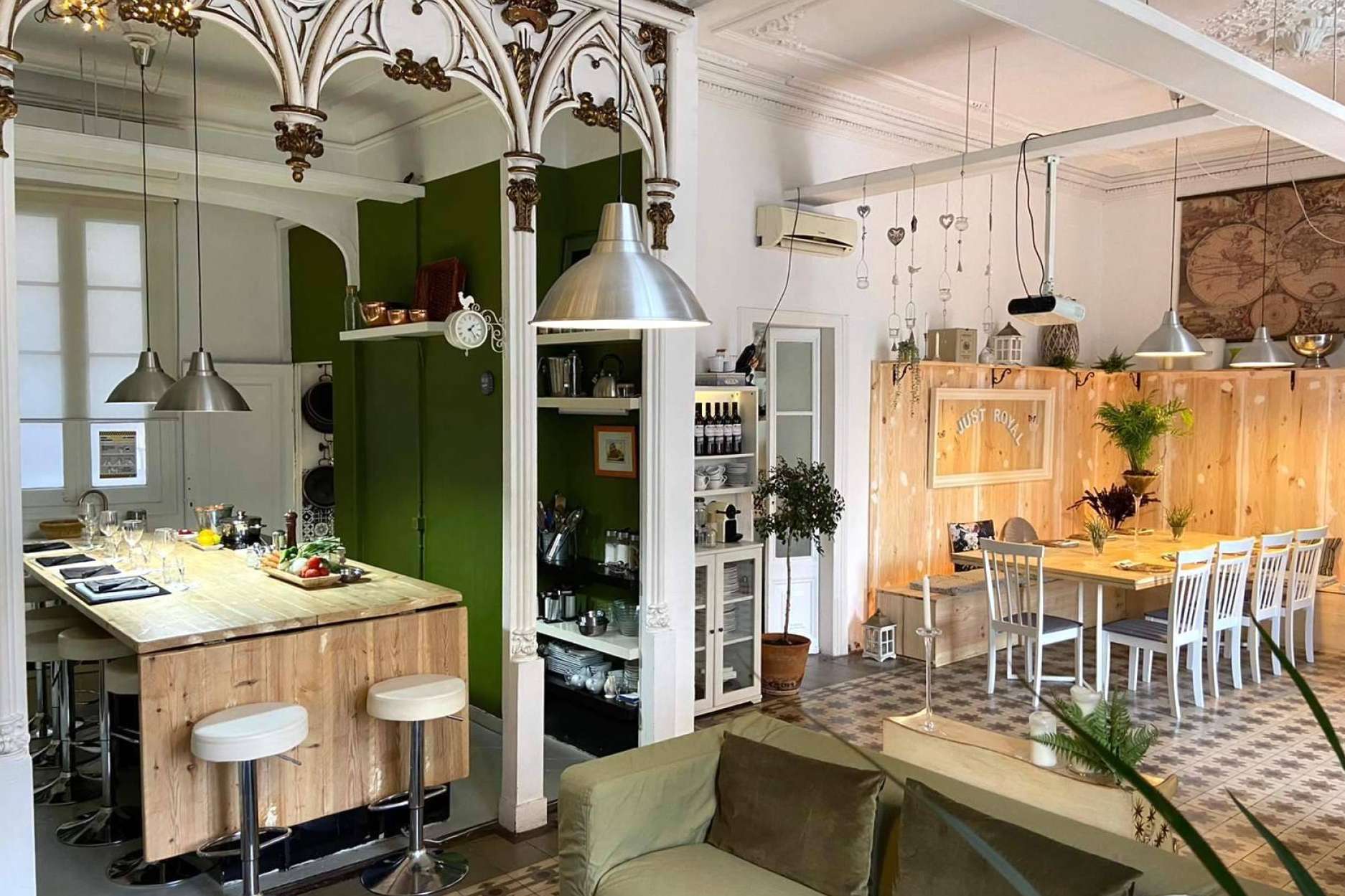 Just Royal BCN promotes cooking team-building activities for private groups