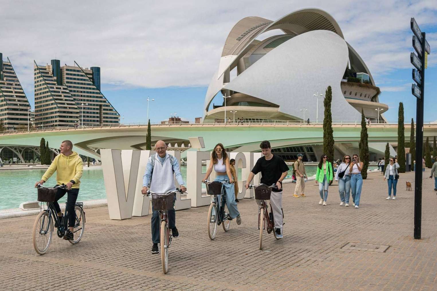 Discover Valencia on two wheels, the smartest way to get around after the flood