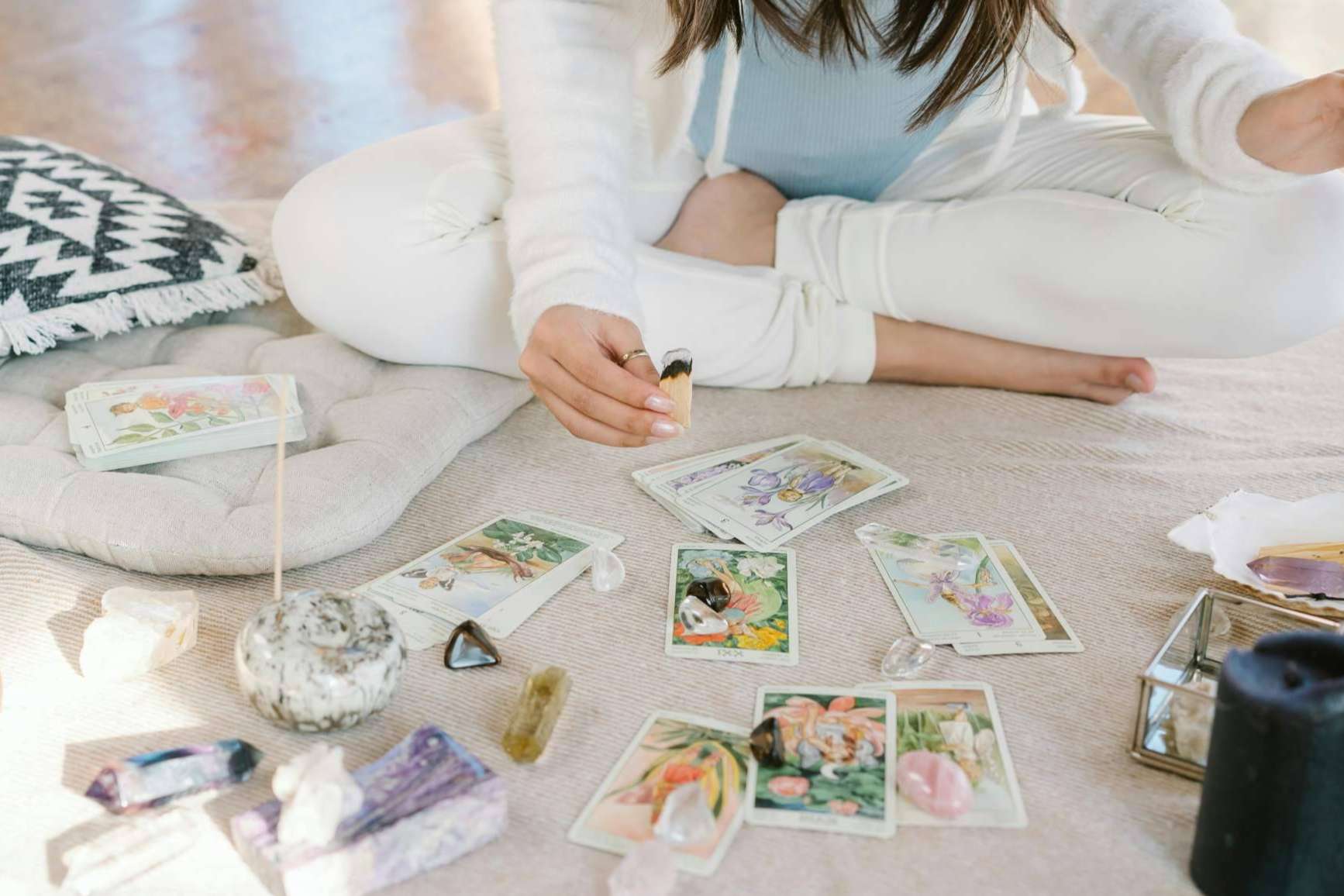 Videntes y tarotistas por telefono disponibles en Tarot Orula, confianza y satisfacción garantizada