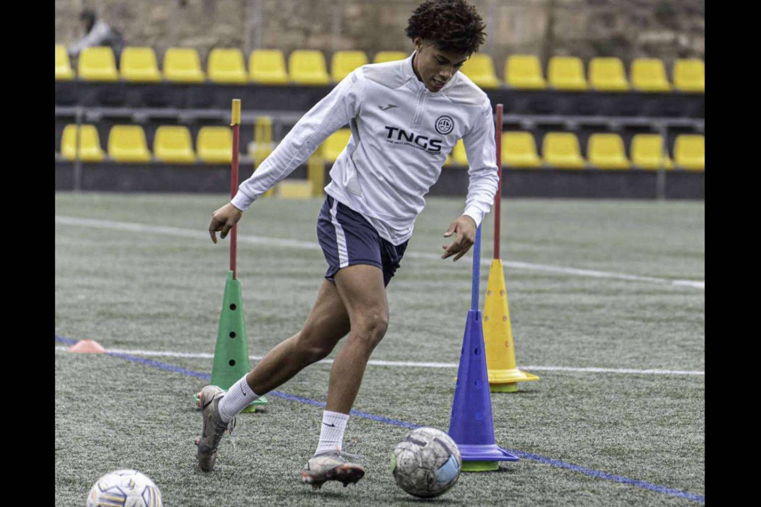 Based in Valencia, Spain, combines world-class training, certified coaching, and an innovative education